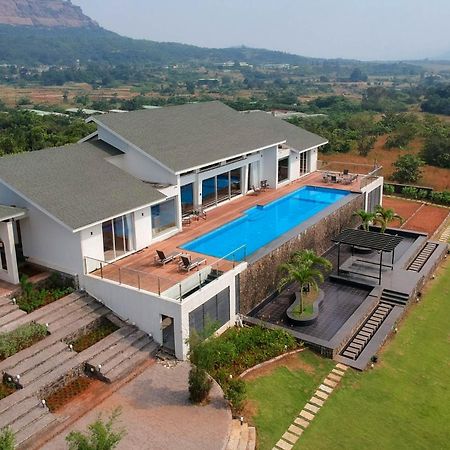 Stayvista'S Villa 107 At Canary Farms - Pure Veg With Huge Lawn, Pool And Home Theatre Lonavala Kültér fotó