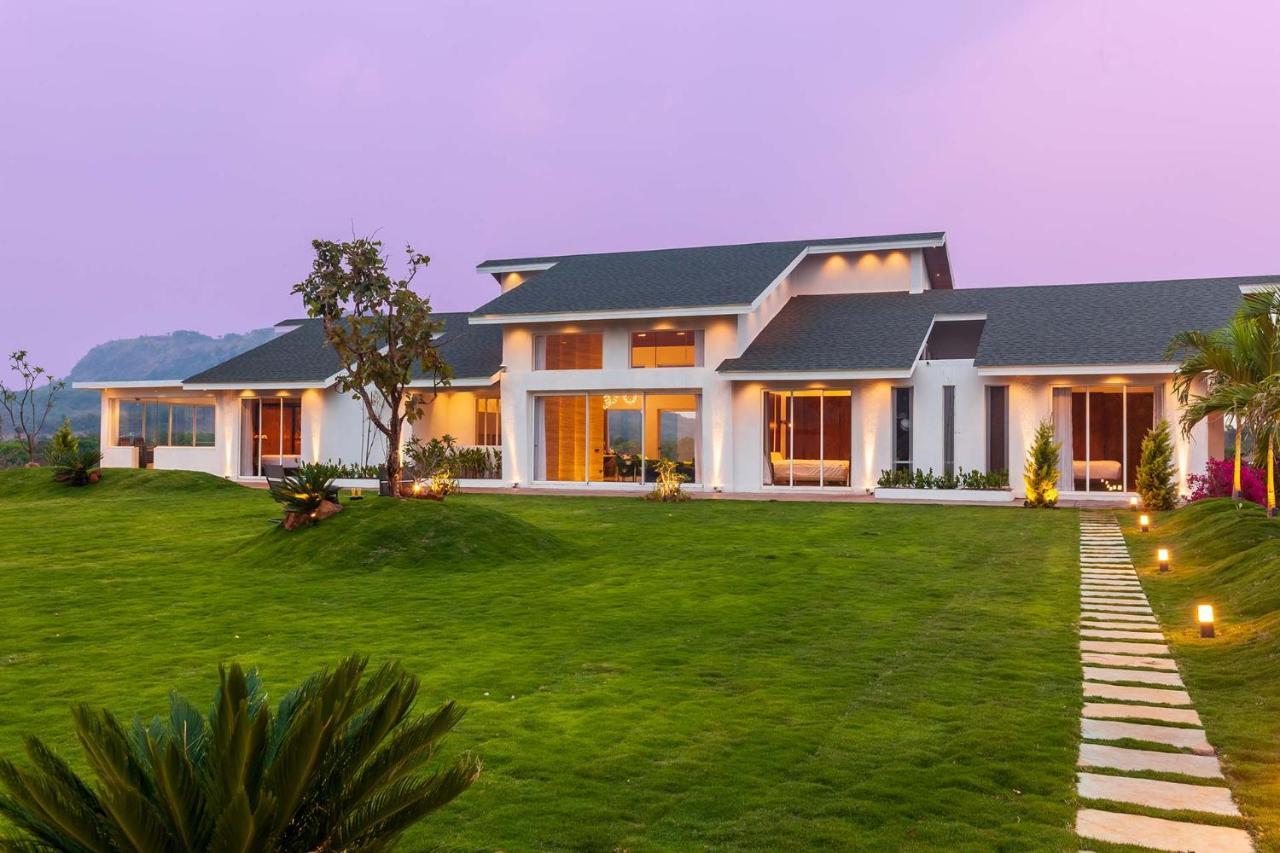 Stayvista'S Villa 107 At Canary Farms - Pure Veg With Huge Lawn, Pool And Home Theatre Lonavala Kültér fotó