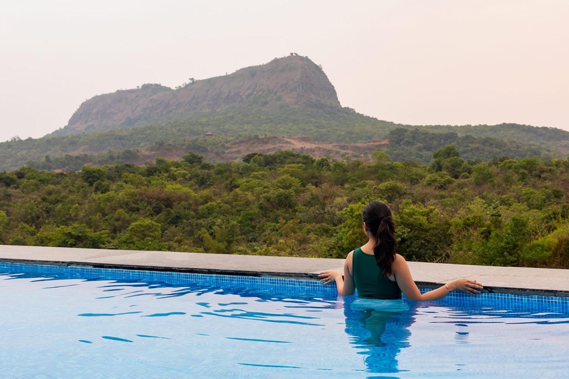 Stayvista'S Villa 107 At Canary Farms - Pure Veg With Huge Lawn, Pool And Home Theatre Lonavala Kültér fotó